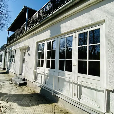 Daisy Apartment